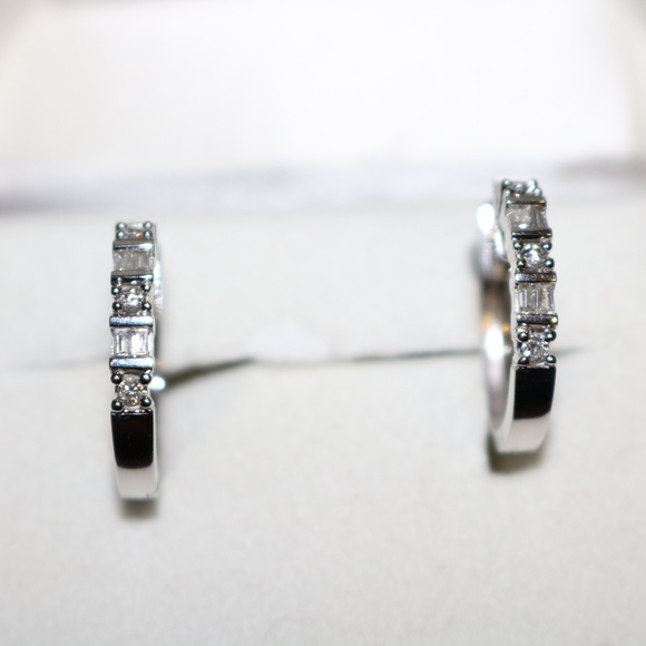 Beautiful Diamond Earrings - Picture 5 of 7